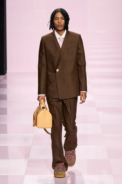 Look 3
